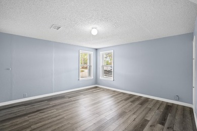 Priced to sell! Move in ready 3/2 home, 1,848 sq ft of - photo 30