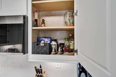 FULLY OPERATIONAL ! NO RENTAL RESTRICTIONS. 2 BLOCKS TO THE - photo 43
