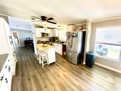 Welcome to your dream home! This double-wide mobile home is a - photo 5