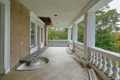 *Riven Oaks,* designed by renowned architect James Brown Lord - photo 24