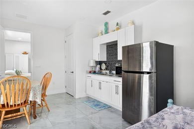 Welcome to this expansive and beautifully designed 4-bedroom - photo 29