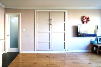 This beautifully gut-renovated (2015) studio offers outstanding - photo 9