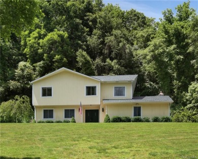 Located in the very desirable *LAKE MACGREGOR COMMUNITY* with - Lake Home For Sale in Mahopac, New York