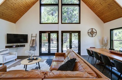 Exceptional mountain living in Ockenden Ranch! This beautifully - photo 14