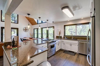 Exceptional mountain living in Ockenden Ranch! This beautifully - photo 21