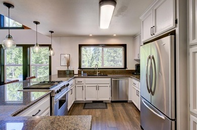Exceptional mountain living in Ockenden Ranch! This beautifully - photo 22