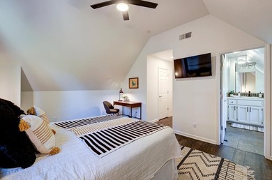 Exceptional mountain living in Ockenden Ranch! This beautifully - photo 31