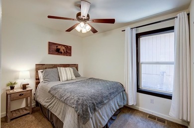 Exceptional mountain living in Ockenden Ranch! This beautifully - photo 34