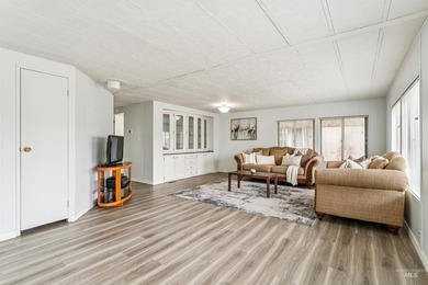 Fully Updated Home in Active 55+ Gated Community. It's not just - photo 3
