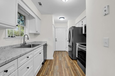 JUST REDUCED! Motivated Sellers! Fully renovated and ready for - photo 4