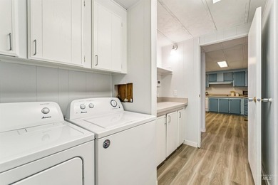 Fully Updated Home in Active 55+ Gated Community. It's not just - photo 8