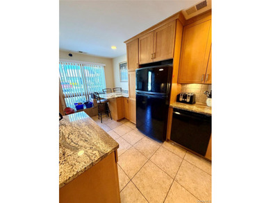 This stunning condo in the desirable Stanford Court offers two - photo 4