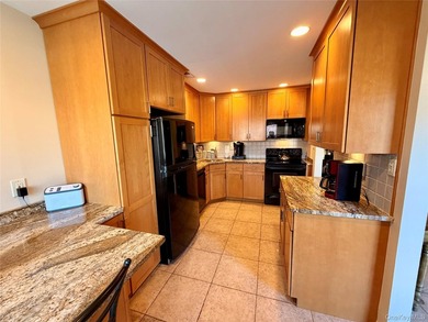 This stunning condo in the desirable Stanford Court offers two - photo 8