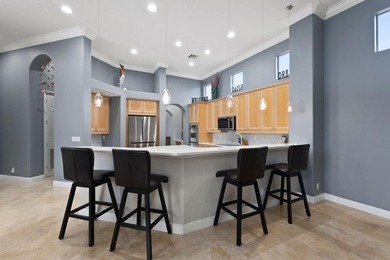 Welcome to this exquisite, move-in ready, custom-built courtyard - photo 11