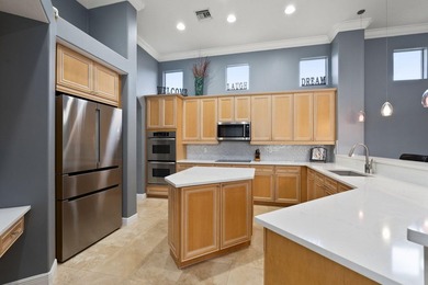 Welcome to this exquisite, move-in ready, custom-built courtyard - photo 12