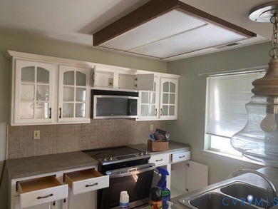 Unlock incredible potential with this two-bedroom, two-bathroom - photo 13