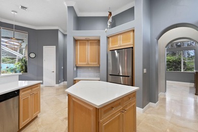 Welcome to this exquisite, move-in ready, custom-built courtyard - photo 13
