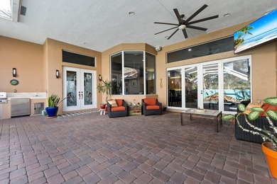 Welcome to this exquisite, move-in ready, custom-built courtyard - photo 17