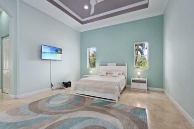 Welcome to this exquisite, move-in ready, custom-built courtyard - photo 22