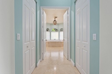 Welcome to this exquisite, move-in ready, custom-built courtyard - photo 24