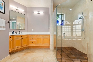 Welcome to this exquisite, move-in ready, custom-built courtyard - photo 26