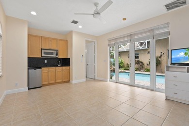 Welcome to this exquisite, move-in ready, custom-built courtyard - photo 30