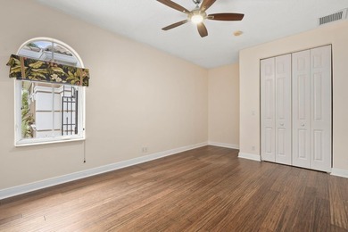 Welcome to this exquisite, move-in ready, custom-built courtyard - photo 34