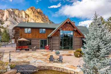 Discover a rare family compound opportunity set on 4.4 - photo 1