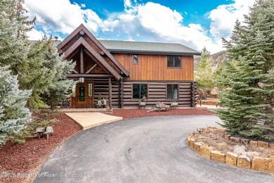 Discover a rare family compound opportunity set on 4.4 - photo 2