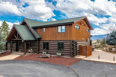 Discover a rare family compound opportunity set on 4.4 - photo 3