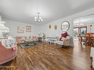 Comfortable one level home with great mountain views. Most of - photo 13