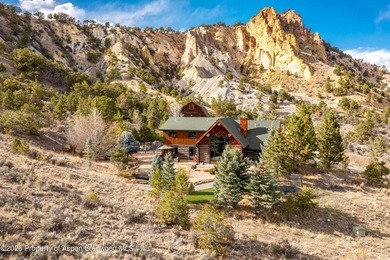 Discover a rare family compound opportunity set on 4.4 - photo 5
