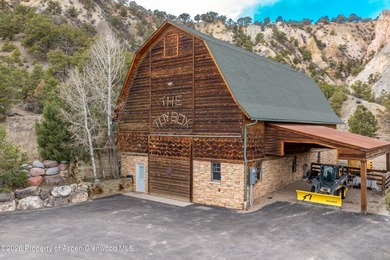 Discover a rare family compound opportunity set on 4.4 - photo 7