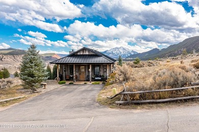 Discover a rare family compound opportunity set on 4.4 - photo 9