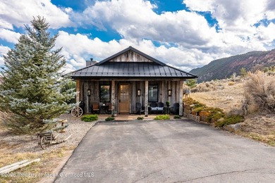 Discover a rare family compound opportunity set on 4.4 - photo 10