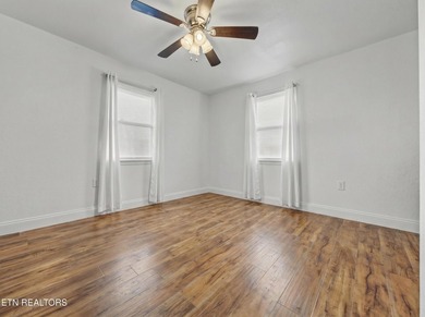 Comfortable one level home with great mountain views. Most of - photo 23