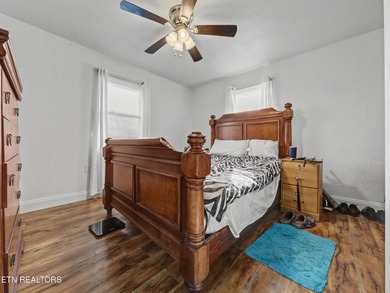 Comfortable one level home with great mountain views. Most of - photo 24