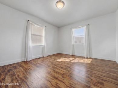 Comfortable one level home with great mountain views. Most of - photo 30