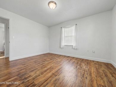 Comfortable one level home with great mountain views. Most of - photo 32
