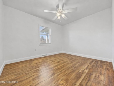 Comfortable one level home with great mountain views. Most of - photo 36