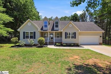 Welcome to 1 Brooke Lee Circle in Taylors, SC .... a beautifully - photo 2
