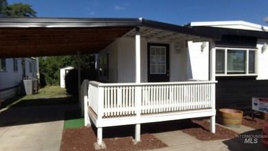 Exterior Newly Painted. Welcome to this well-maintained and - photo 2