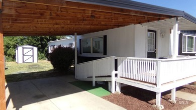 Exterior Newly Painted. Welcome to this well-maintained and - photo 3