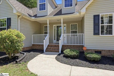 Welcome to 1 Brooke Lee Circle in Taylors, SC .... a beautifully - photo 4