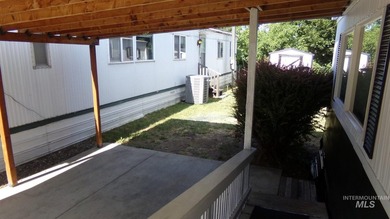 Exterior Newly Painted. Welcome to this well-maintained and - photo 6