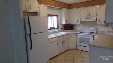 Exterior Newly Painted. Welcome to this well-maintained and - photo 9