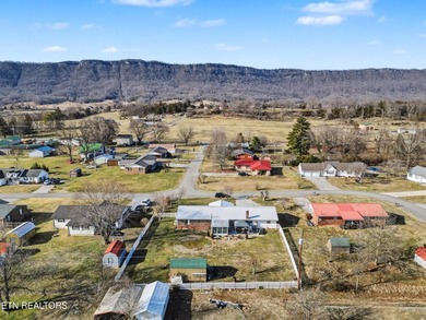 Comfortable one level home with great mountain views. Most of - photo 57