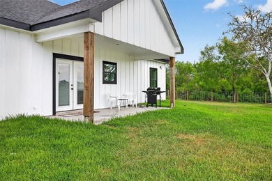 Charming 3-Bed, 2-Bath Home on Serene Pond in Rockport, Texas - photo 15