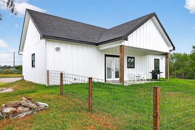 Charming 3-Bed, 2-Bath Home on Serene Pond in Rockport, Texas - photo 37
