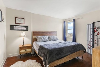 Spacious 1 bed/1 bath condo located on the 10th floor of